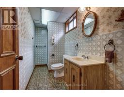 57 LAURENTIAN DRIVE S - 40