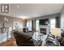 30 - 1630 BAYSWATER CRESCENT - 13