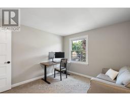 464 REGAL DRIVE - 25