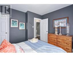 4 LYNDALE AVENUE - 16