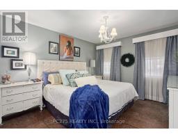 4 LYNDALE AVENUE - 17