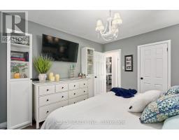 4 LYNDALE AVENUE - 18