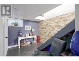 4 LYNDALE AVENUE - 21