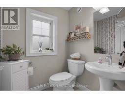 35 - 175 INGERSOLL STREET N - 17
