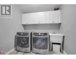 35 - 175 INGERSOLL STREET N - 29