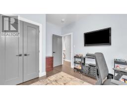 697 BARKER STREET - 19