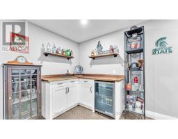697 BARKER STREET - 23
