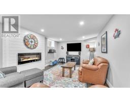 697 BARKER STREET - 25