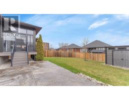 697 BARKER STREET - 33