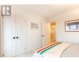 949 DEVERON CRESCENT - 35