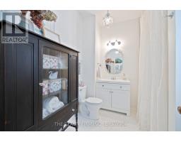 839 QUEENS AVENUE - 19