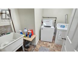 45 LOCUST CRESCENT - 24