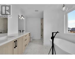 9 BRISCOE CRESCENT - 24