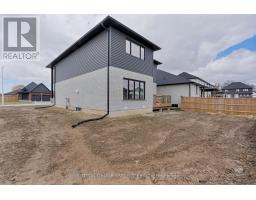 9 BRISCOE CRESCENT - 37