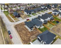9 BRISCOE CRESCENT - 42
