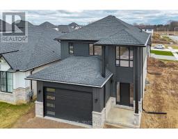 9 BRISCOE CRESCENT - 44