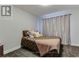 48 WOODLAND WALK - 18