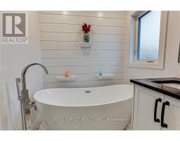 48 WOODLAND WALK - 19