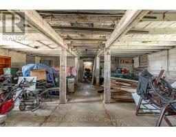 1645 GLADSTONE DRIVE - 43