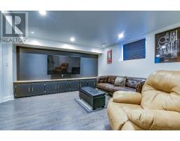 146 GILMOUR DRIVE - 29