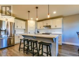 146 GILMOUR DRIVE - 9