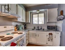 88 STROUD CRESCENT - 3