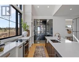 208 FOXBOROUGH PLACE - 4