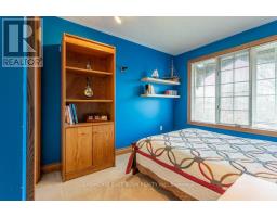 28 SINCLAIR CRESCENT - 22