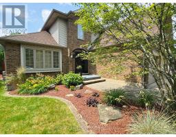 28 SINCLAIR CRESCENT - 27
