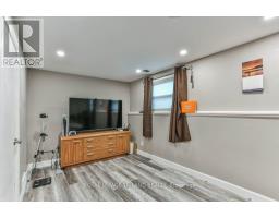 4 MAXWELL CRESCENT - 23