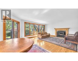 325 HELEN DRIVE - 10