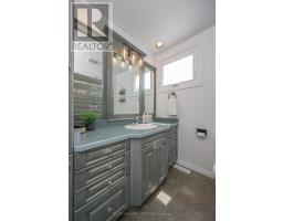 871 FARNHAM ROAD - 37