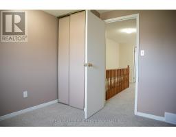 63 - 1990 WAVELL STREET - 24