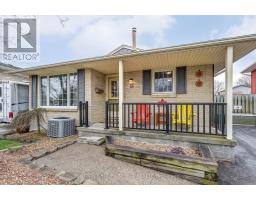 11 TUMBLEWEED CRESCENT - 2