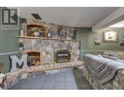 11 TUMBLEWEED CRESCENT - 31