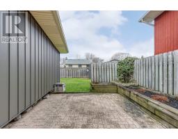11 TUMBLEWEED CRESCENT - 37