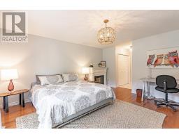 48 HILLVIEW DRIVE - 17