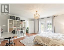 48 HILLVIEW DRIVE - 18