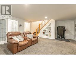 48 HILLVIEW DRIVE - 21
