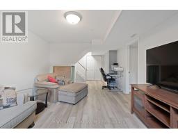 47 CARRIE CRESCENT - 32
