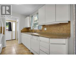 47 CARMEN CRESCENT - 16