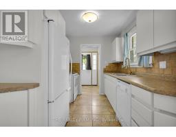 47 CARMEN CRESCENT - 18