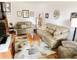 71 SPEIGHT CRESCENT - 2