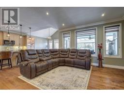 32 ACORN TRAIL - 14