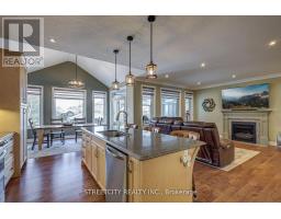 32 ACORN TRAIL - 19