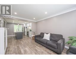 18 THUNDERBIRD CRESCENT - 22