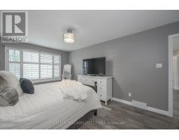 18 THUNDERBIRD CRESCENT - 27
