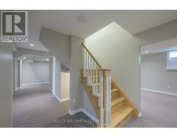 18 THUNDERBIRD CRESCENT - 40