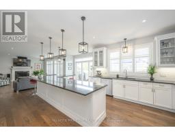 928 ZAIFMAN CIRCLE - 15