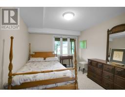 35 - 14 DOON DRIVE - 34